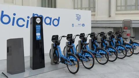 Estaci&oacute;n de bicicletas de alquiler de Madrid / Bicimad