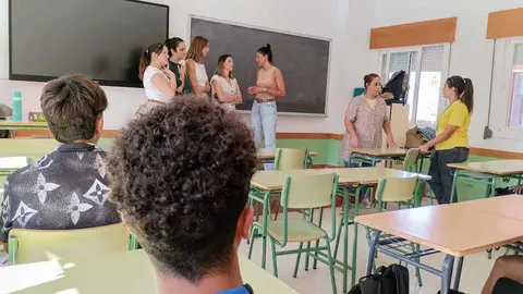 Clases para menores migrantes en el IES Abyla.