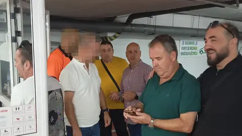 Juan Guti&eacute;rrez en una de sus visitas a trabajadores de Amgevicesa.