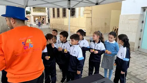 Juegos infantiles en la plaza Nelson Mandela. 8