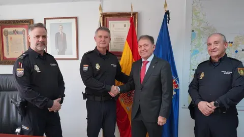 El presidente del COMCE, Enrique Roviralta; el Comisario Principal y Jefe Superior, Francisco L&oacute;pez Gordo; el jefe de la Brigada Provincial deSeguridad Ciudadana, Lorenzo Fages; y el Inspector de la Unidad Territorial deSeguridad Privada e Interlocutor Policial Sanitario, Manuel Quesada Morales.