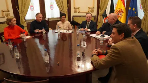 Un momento de la reuni&oacute;n entre C&aacute;mara de Comercio, Cece y Ciudad Aut&oacute;noma.