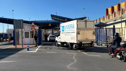 Cami&oacute;n de Vivera Atl&aacute;ntica tratando de cruzar hacia Marruecos.