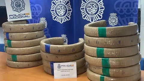 Hach&iacute;s oculto en las ruedas de cuatro coches incautado por la Polic&iacute;a Nacional en el Puerto droga tr&aacute;fico