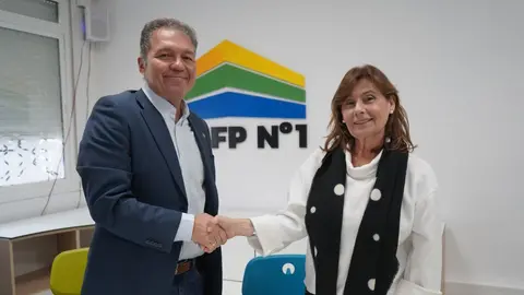 Milagrosa P&eacute;rez Granados, Directora del CIFP
N&ordm;1, y Enrique Roviralta Arango, presidente del COMCE
