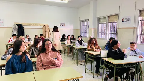 Protección Civil da una charla en el Camoens1