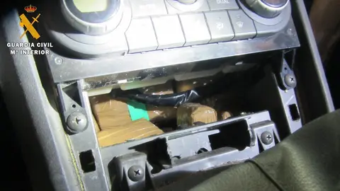 Hach&iacute;s oculto en el interior del coche