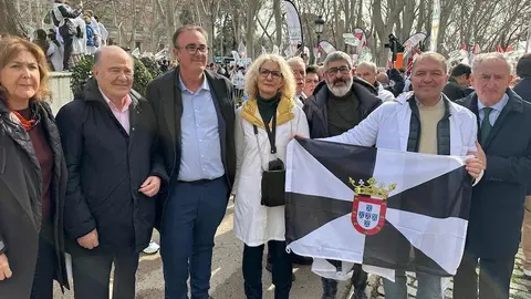 El presidente del Consejo General Tom&aacute;s Cobo y su equipo junto al presidente de COMCE y el secretario general del SMC.
