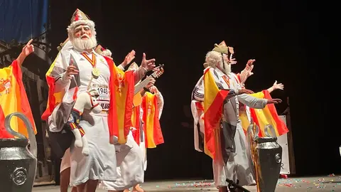 Actuación de la chirigota 'El que sale de copas'. 13