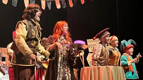 Actuación de  la chirigota &lsquo;El mercado me da iwal&rsquo;.14