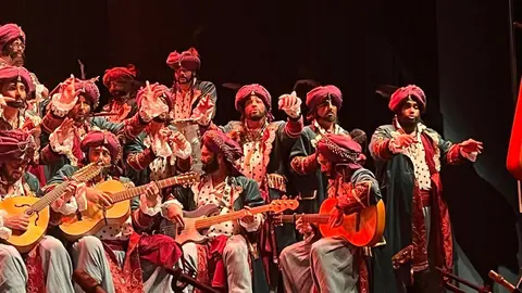 Actuación del coro &lsquo;Con permiso buenas tardes&rsquo;5