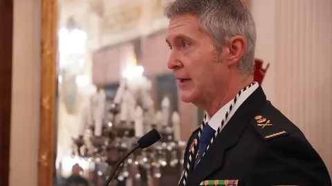 Acto de entrega de la Medalla de Oro de la Ciudad a la Polic&iacute;a Nacional.