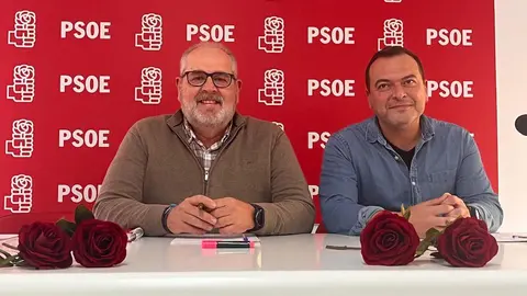 Antonio Coronil y Gonzalo Sanz en el "congresillo" del PSOE celebrado en Daoiz