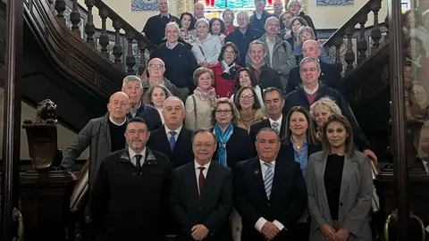 Recepci&oacute;n a los miembros de la Asociaci&oacute;n de Veteranos del Cuerpo de Intendencia en el Sal&oacute;n del Trono (4)
