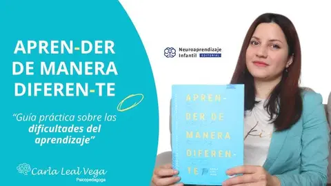 Carla Leal Vega con su libro.