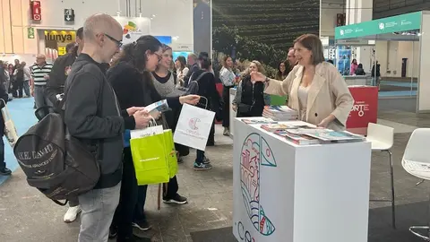 Stand de la Ciudad en una feria de turismo.