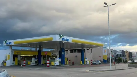  El Pleno aprueba iniciar los estudios para reducir el impuesto sobre los combustibles /Archivo 