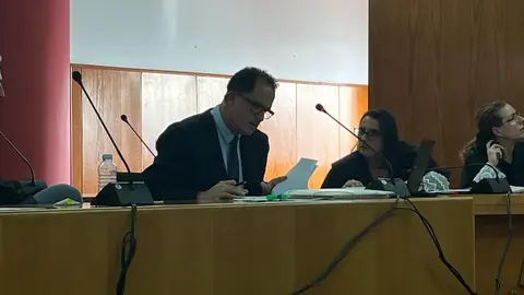 El abogado Javier Cabillas en un momento del juicio del crimen de Parques de Ceuta.