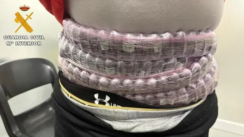 Huevitos de hach&iacute;s adosados al cuerpo de un hombre drogas