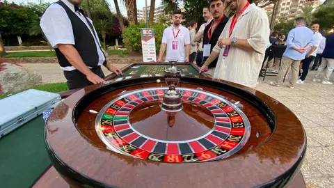 Cocktail de bienvenida del evento de juego online 'Bet On', en el Parque Martítimo de Ceuta.12