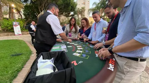 Cocktail de bienvenida del evento de juego online 'Bet On', en el Parque Martítimo de Ceuta.15