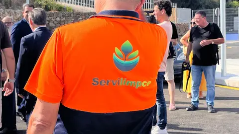 Un operario de Servilimpce / M.R.