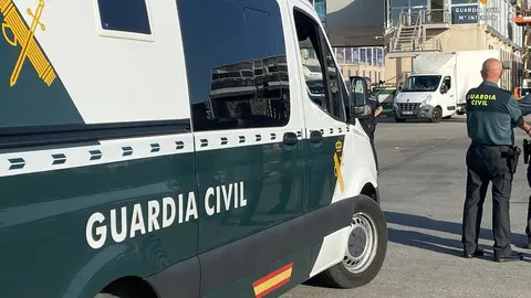 Veh&iacute;culo en el que fue trasladado el detenido./ Guardia Civil