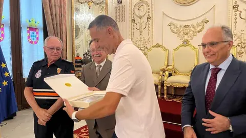 Entrega de condecoraciones a voluntarios de Protección Civil por su actuación en la DANA. 7