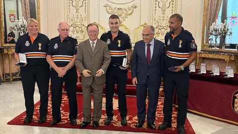 Entrega de condecoraciones a voluntarios de Protección Civil por su actuación en la DANA. 22