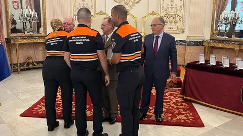Entrega de condecoraciones a voluntarios de Protección Civil por su actuación en la DANA. 28