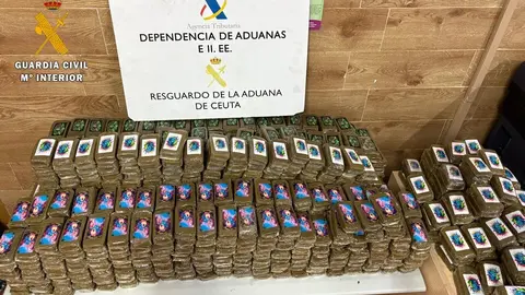 M&aacute;s de mil pastillas de hach&iacute;s incautadas en el Tarajal / G.C.