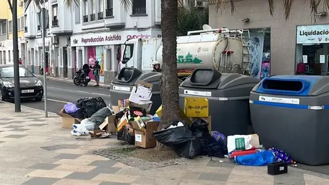 La Marina esta misma ma&ntilde;ana servilimpce limpieza basura contenedores