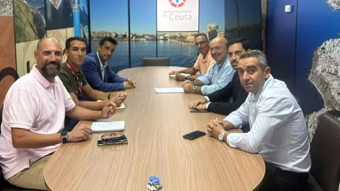 Reuni&oacute;n de los consejeros Nicola Cecchi y Rafael Pe&ntilde;alver con las navieras.