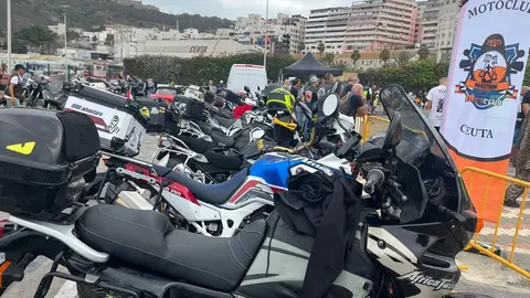 Exhibición con motocicletas en la IV Concentración Motera Ciudad de Ceuta organizada por Ceuta Adventure Trail Motoclub7