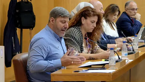  Ceuta Ya! durante su solicitud de dimisi&oacute;n de Javier Celaya / Laura Ortiz 