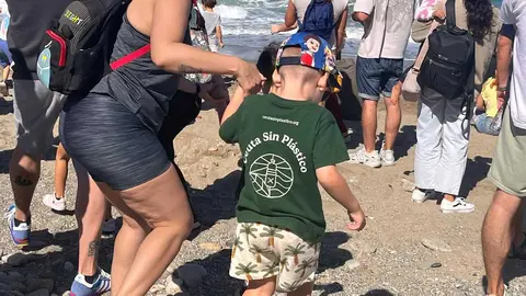 Cecam, Ceuta Sin Pl&aacute;stico y Guardia Civil colaboran en una jornada enfocada al cuidado del medio ambiente en San Amaro con motivo de la Virgen del Pilar (22)
