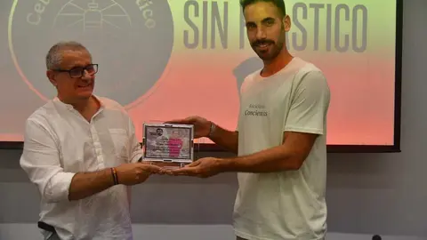 Acto de la Asociación Manolo Bravo en homenaje a 'Ceuta Sin Plástico'.1