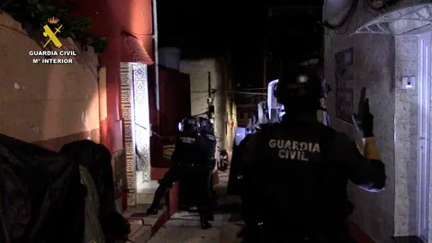 Operativo de la Guardia Civil para desmantelar una red de inmigración irregular.