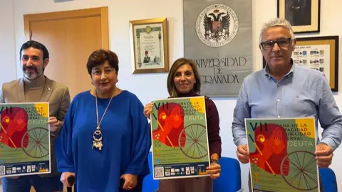 David Palma, vicedecano de Inclusi&oacute;n de la UGR; Mar&iacute;a Jos&eacute; Aznar, decana de la Facultad de Educaci&oacute;n, Econom&iacute;a y Tecnolog&iacute;a de la UGR; Ana Cristina de Juan Morente, arquitecta t&eacute;cnica de la Ciudad Aut&oacute;noma de Ceuta; y Miguel &Aacute;ngel L&oacute;pez S&aacute;nchez, t&eacute;cnico del IMSERSO en la presentaci&oacute;n de la VII Semana de la Discapacidad y Accesibilidad Universal