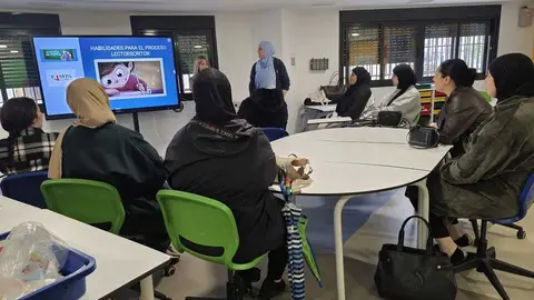 Taller para padres sobre lectoescritura organizado por la FAMPA Cuatro Culturas / Cedida