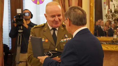Entrega de la medalla de plata de la Ciudad a Montesa 3.18
