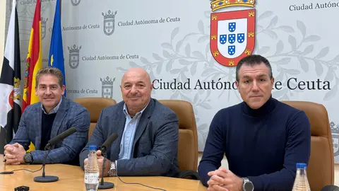 Karim Bulaix, Nicola Cecchi y Diego Mart&iacute;nez durante la presentaci&oacute;n del Buybono Comercial / Alma Palomino