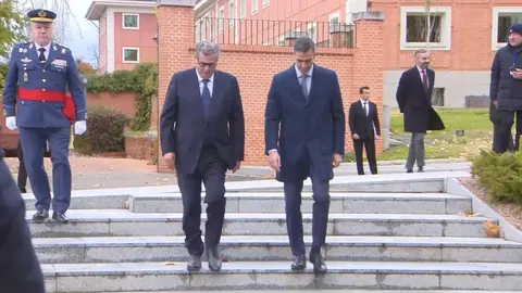 Por la izquierda, Aziz Akhannouch y Pedro S&aacute;nchez.