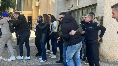 El quinto premio de la Loter&iacute;a de Navidad cae en la asociaci&oacute;n San Urbano de la Polic&iacute;a Local (5)