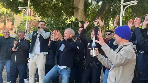 El quinto premio de la Loter&iacute;a de Navidad cae en la asociaci&oacute;n San Urbano de la Polic&iacute;a Local (8)