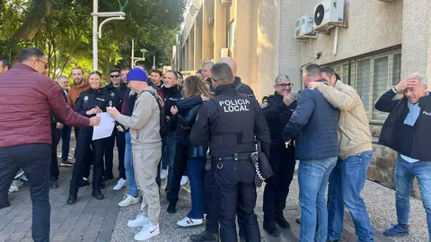 El quinto premio de la Loter&iacute;a de Navidad cae en la asociaci&oacute;n San Urbano de la Polic&iacute;a Local (11)