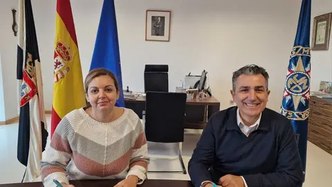 Firma del convenio entre la UNED y la Asociaci&oacute;n Neurodivergencia.