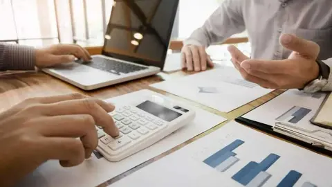 Autonosmos economia cuentas trabajo ordenador calculadora empresa