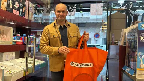 Juan de Dios, primer ganador del Rally de Compras de la C&aacute;mara de Comercio (22)