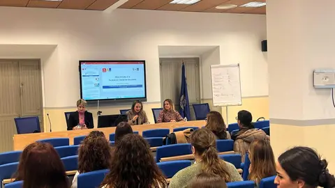 Jornadas &ldquo;Educaci&oacute;n Infantil: 
curr&iacute;culo, innovaci&oacute;n y retos de futuro&rdquo; en la UNED / M.R.